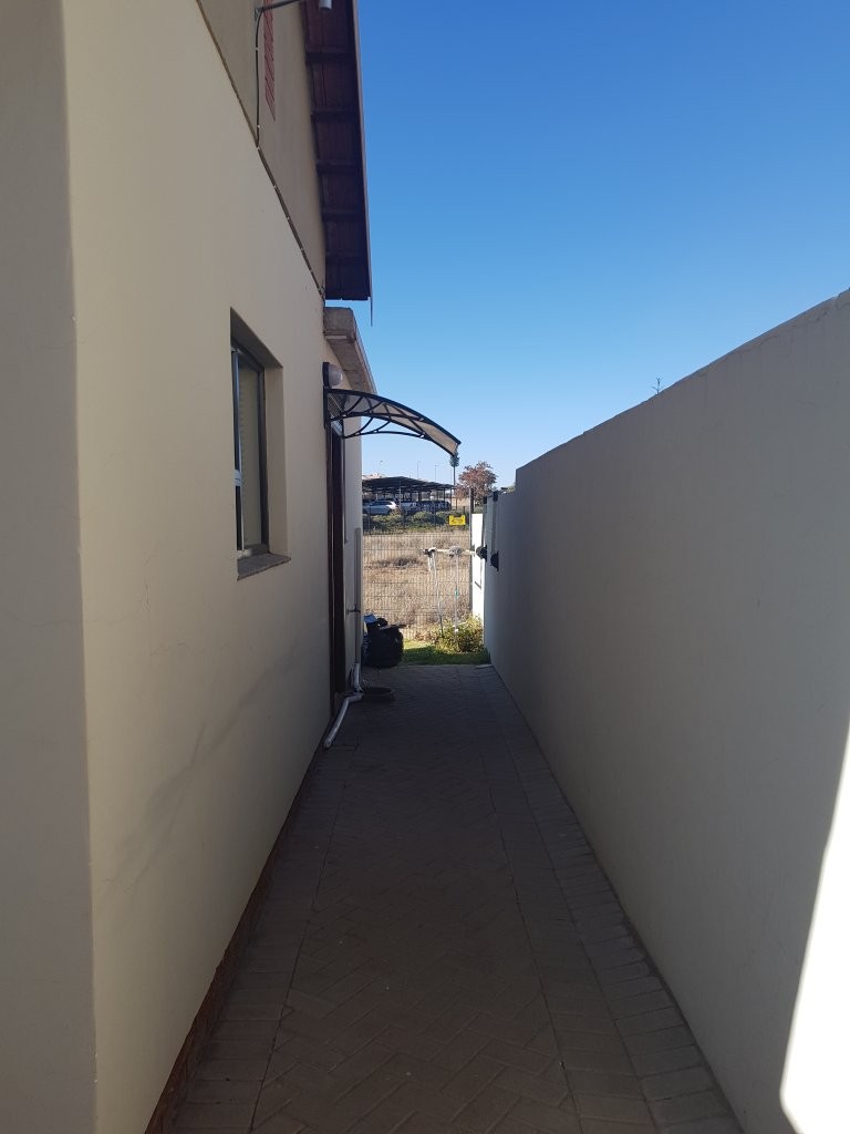 To Let 3 Bedroom Property for Rent in Wild Olive Estate Free State